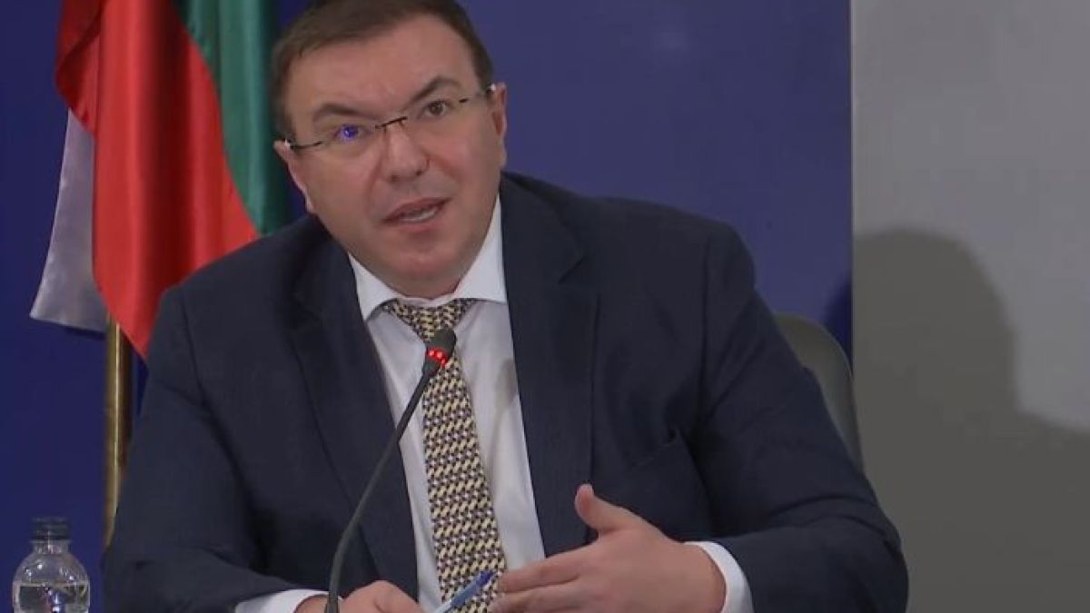Здравният министър с последни К-19 новини, показа 2 важни графики ВИДЕО