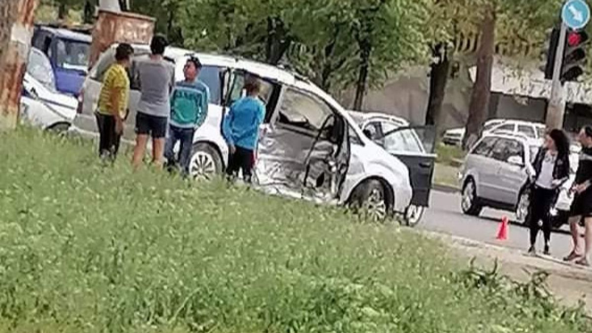3-г. дете премазано под кола в Добрич след адска катастрофа СНИМКИ