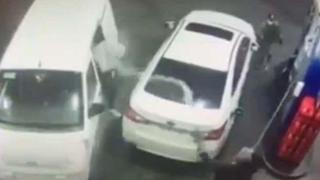 Шофьор се защити по уникален начин от бандитите ВИДЕО