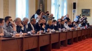 Манолова спретна нов цирк в НС! Каназирева я... НА ЖИВО