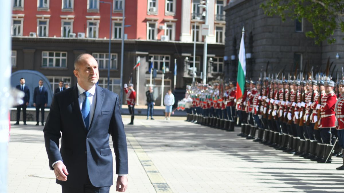 Ето какво се случи пред Президентството СНИМКИ