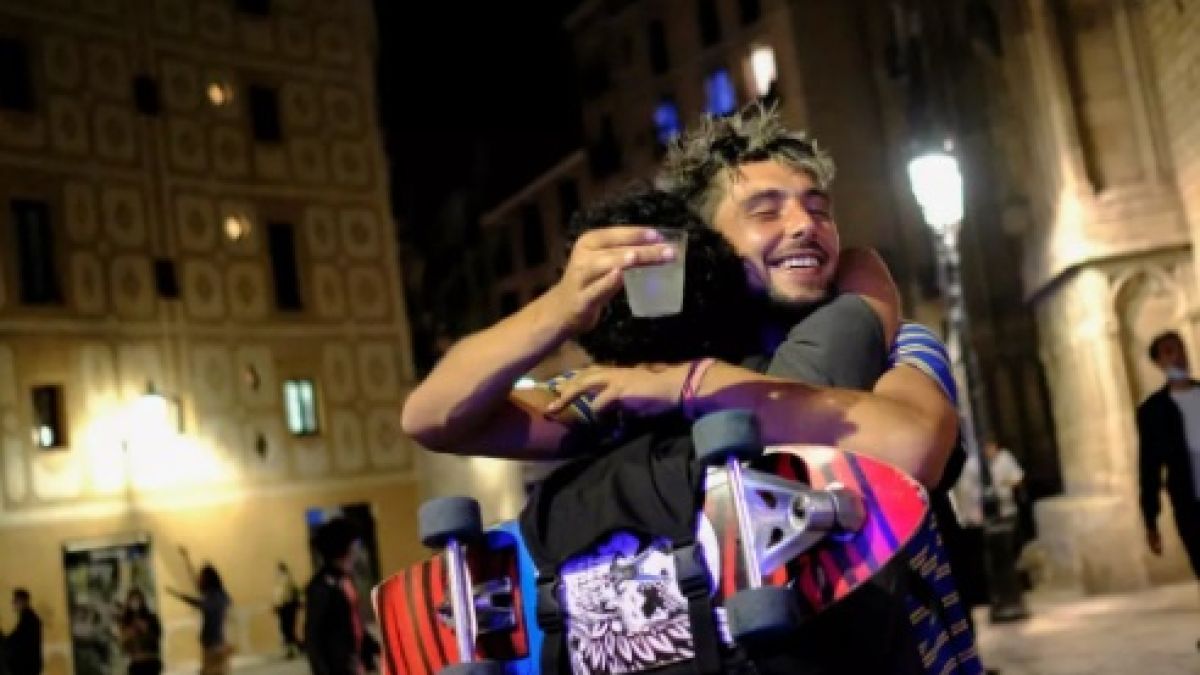 В Испания така празнуваха края на ограниченията, сякаш е Нова година ВИДЕО