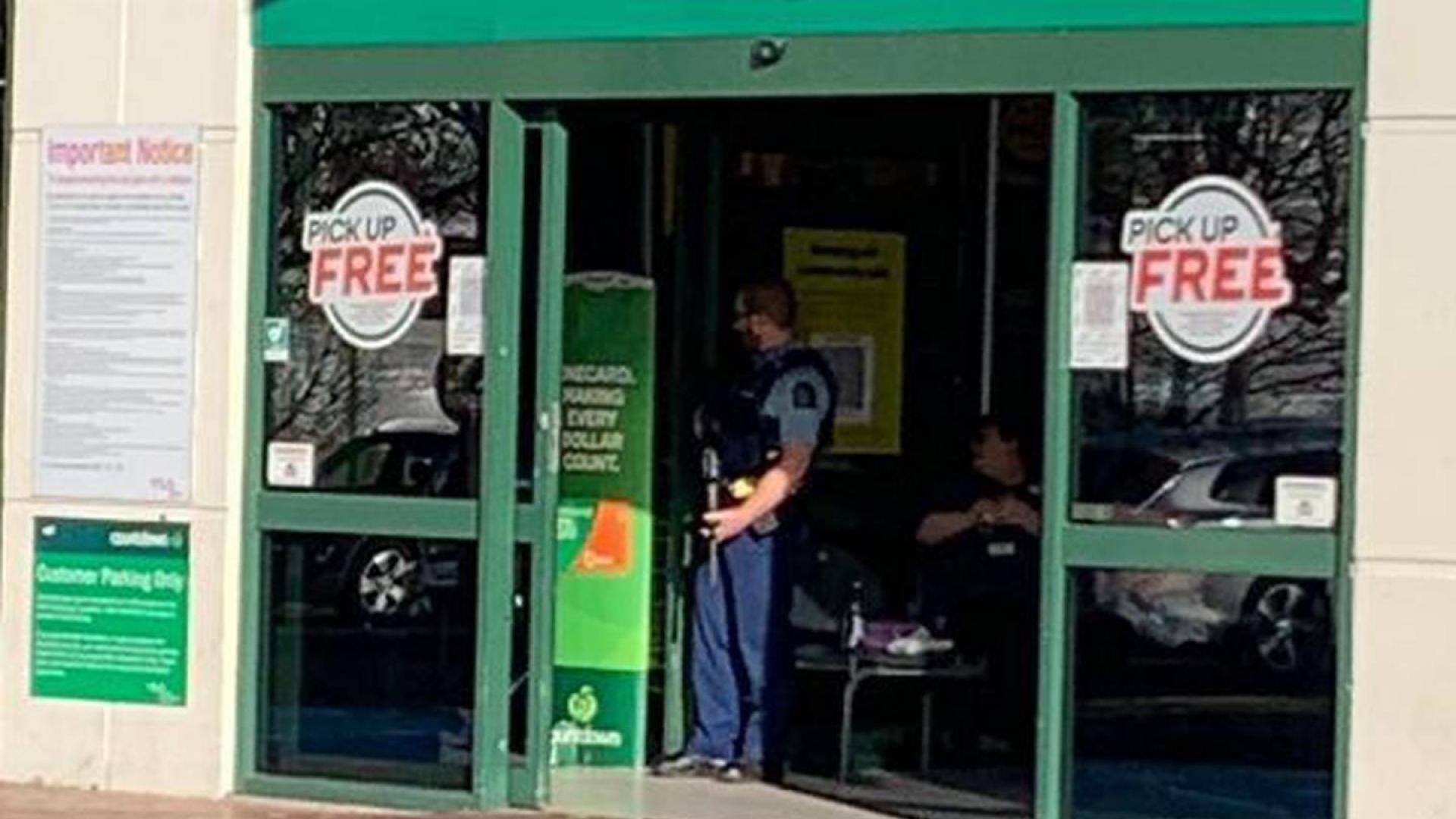 Страшна касапница в супермаркет завърши с... СНИМКИ 