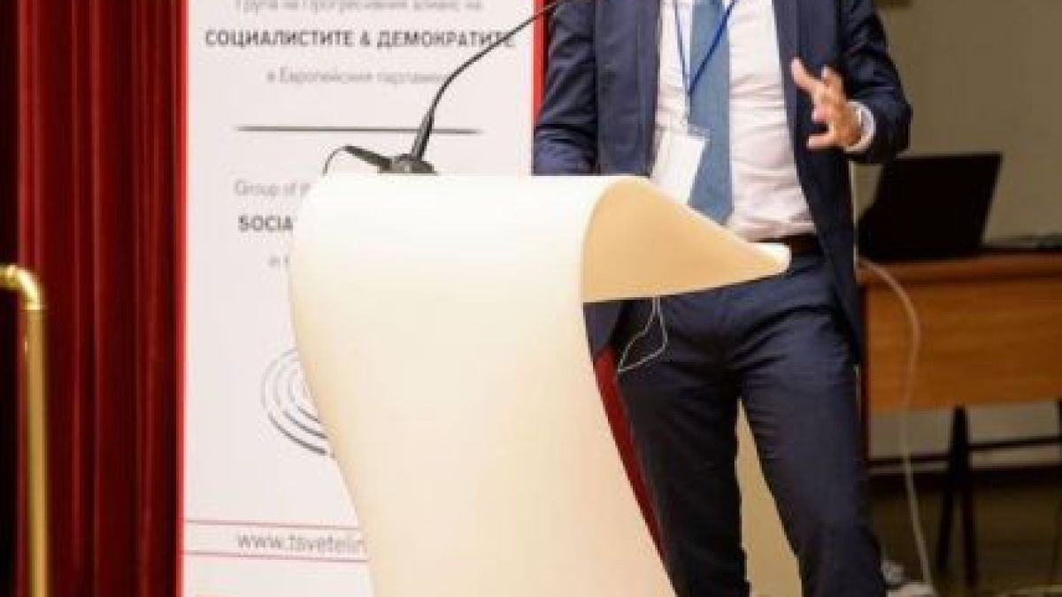 Вижте кой е новият Супермен в държавата, който ще разпределя стотици милиони! СНИМКИ