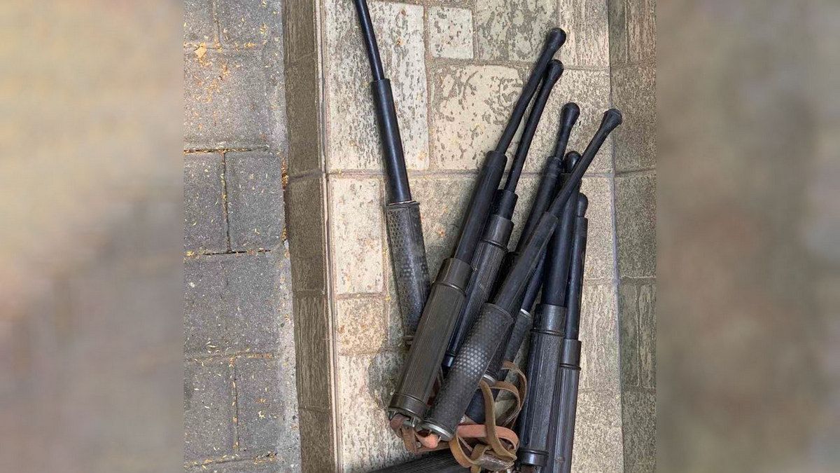 Обява за полицейски палки взриви нета: Срещу 15 лв получаваш ...