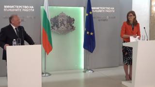 Захариева предаде щафетата на служебния външен министър на Светлан Стоев