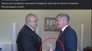 Таен масонски знак на Янев при здрависването му с Борисов подпали мрежата