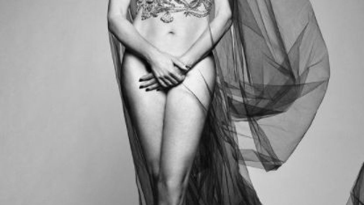 55-г. Синди Крауфорд се пусна почти без бикини СНИМКИ 18+