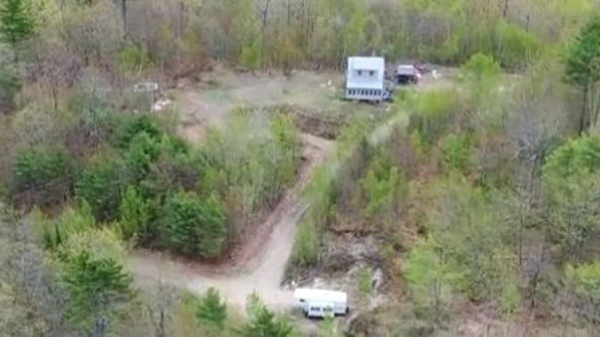 Семейство се натъкна на смразяваща находка, докато разчистваше дома на починал близък