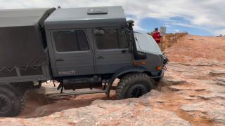 Mercedes Unimog преодолява планински офроуд, всички са останали без думи ВИДЕО 