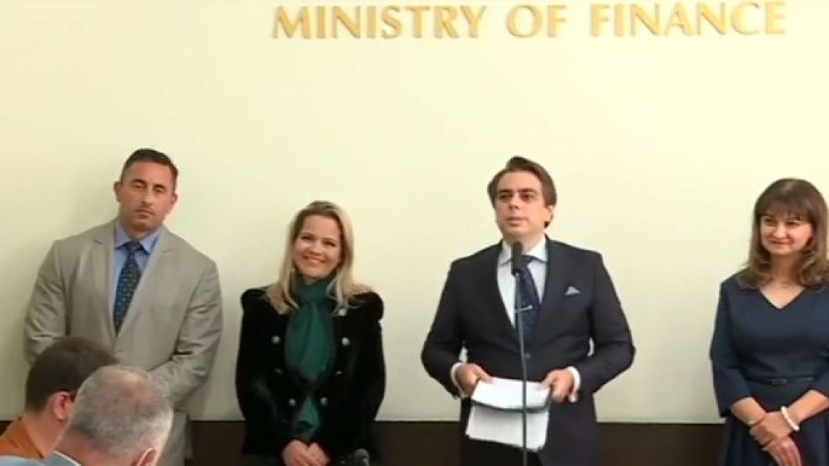 Финансовият министър се закани на големите фирми: Започват сериозни проверки! ВИДЕО