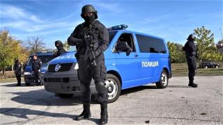 Екшън на АМ "Струма"! Четирима с джип преследват тираджия, извадиха пистолети и...
