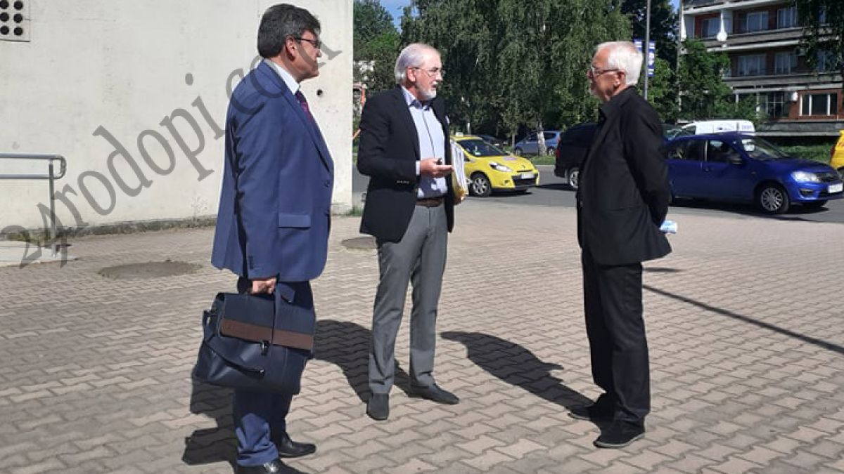 Местан се появи на делото за мъртвото бебе на "Маказа", а майката на детето... СНИМКИ