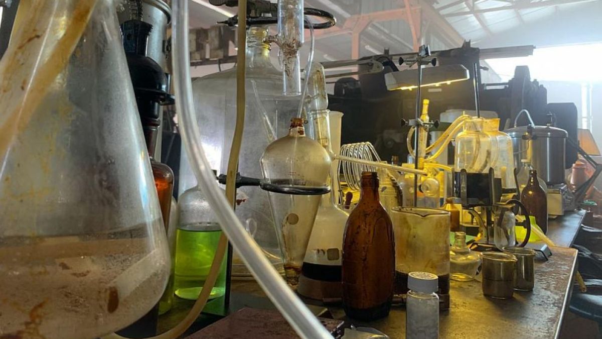 Откриха и унищожиха три мегазавода за производство на крек кокаин