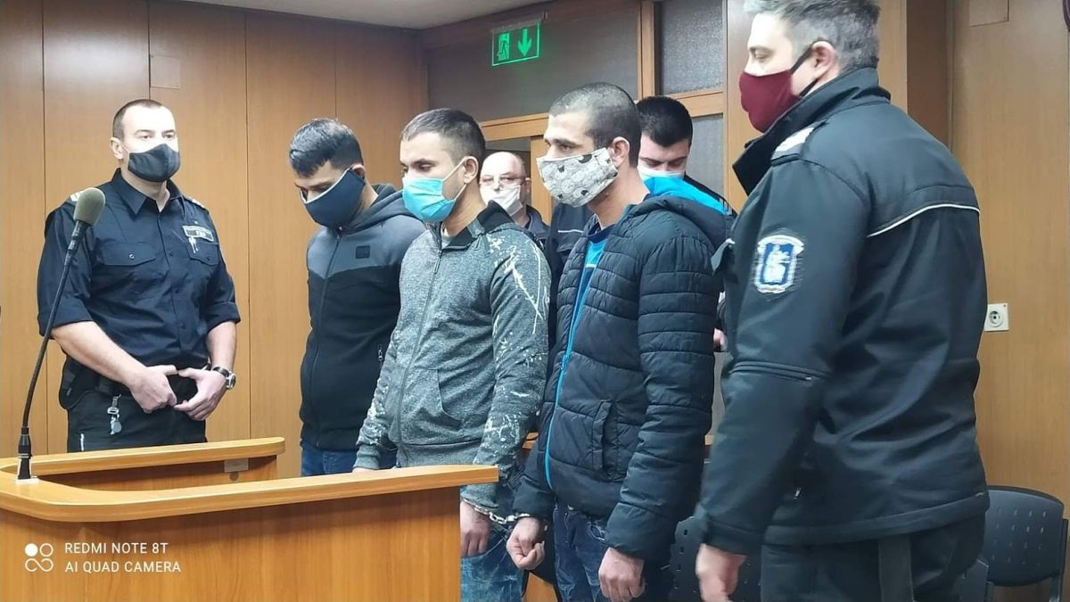 Солени присъди за циганите, пребили и ограбили баба Атанаска