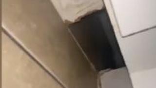 Мрежата ужасена: Момиче откри страшни символи зад шкаф в кухнята ВИДЕО 