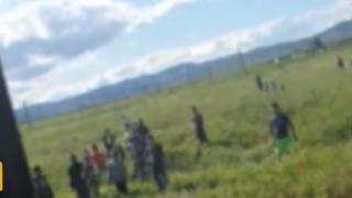 Цигани спряха принудително влак и нападнаха пътниците с камъни ВИДЕО