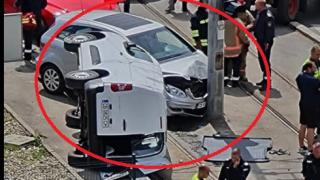 Сигнал до БЛИЦ! Ново кошмарно меле в София, в една от колите е бил Вежди Рашидов СНИМКИ