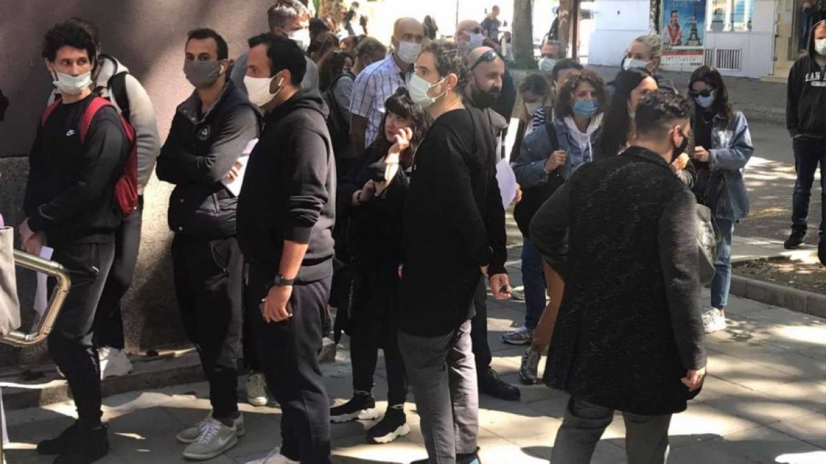 Напрежение: Пришълци от Турция с БГ паспорти са окупирали "зеления коридор” в Бургас ВИДЕО