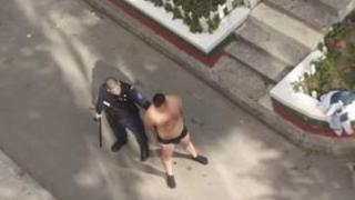 Гол мъж нахлу в чужда спалня във Варна и стана страшно 