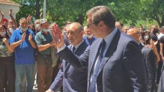 Девойка се свлече пред погледа на Радев и Вучич, а после... СНИМКА
