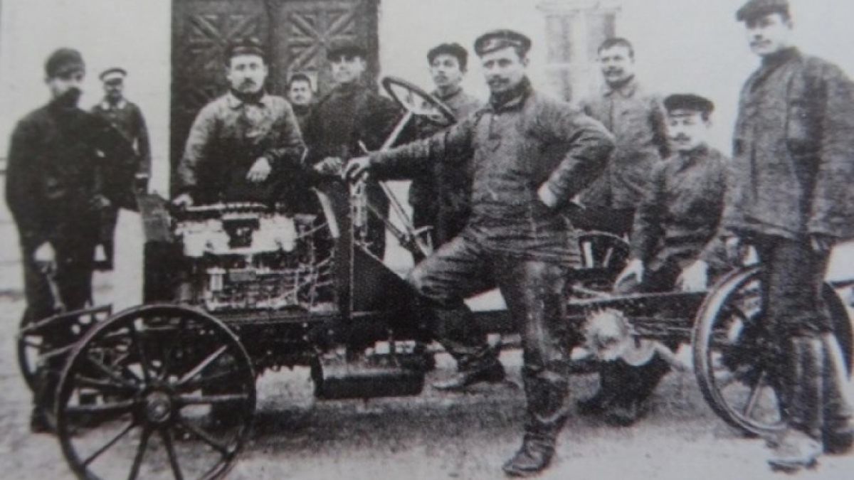 Историята говори: Как автомобилите завладява стара София СНИМКИ