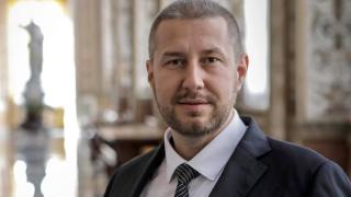Пиарът на ГЕРБ показа СТЕНОГРАМИ на служебното правителство и попита кой лъже