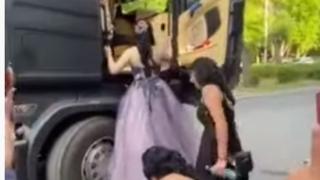 Най-секси тираджийката в Бургас изпрати абитуриентка с влекач ВИДЕО