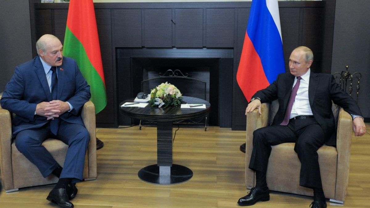 Путин обеща да защити Лукашенко