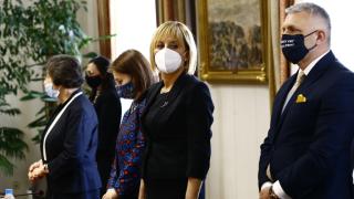 Прегърнаха се! Хаджигенов и Манолова ще атакуват пак заедно парламента