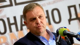 Каракачанов с невероятен коментар пред БЛИЦ за ромката министър без портфейл и номинацията на жена за военен министър
