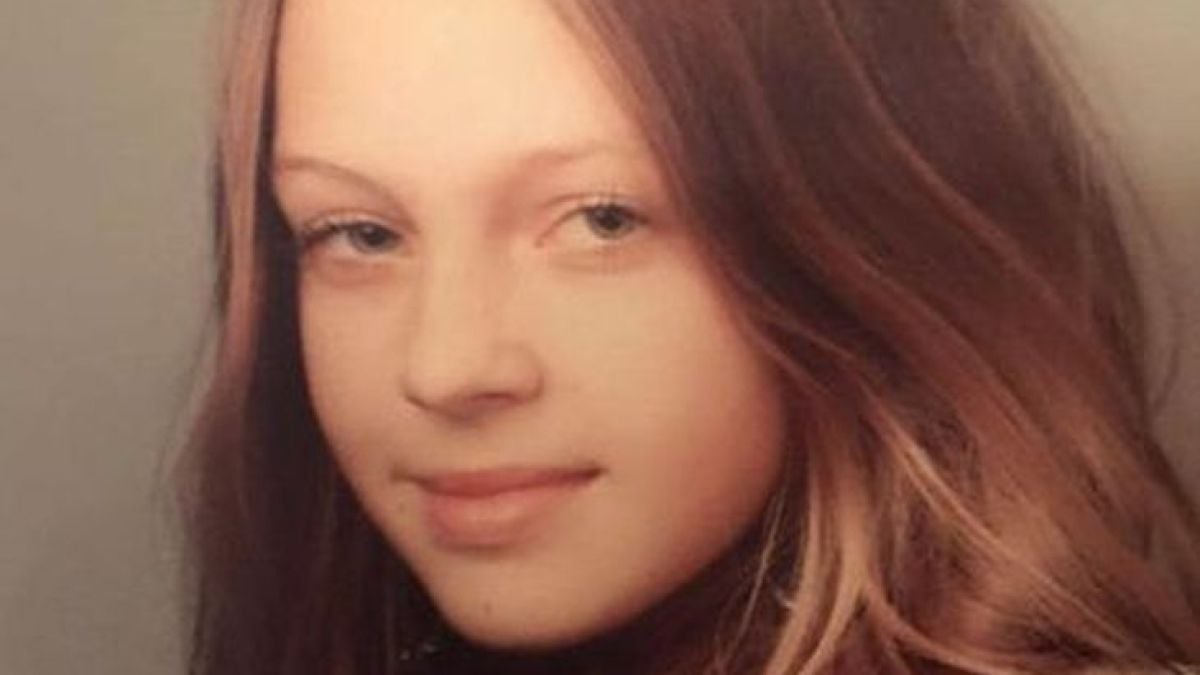 Сега тя е сексбомба в наша национална телевизия, познахте ли я СНИМКА