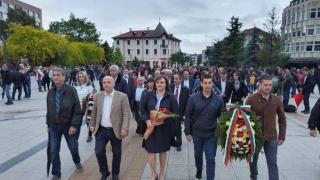 Нинова си припомни детски спомен и отсече: Народът ни има сили да... СНИМКИ