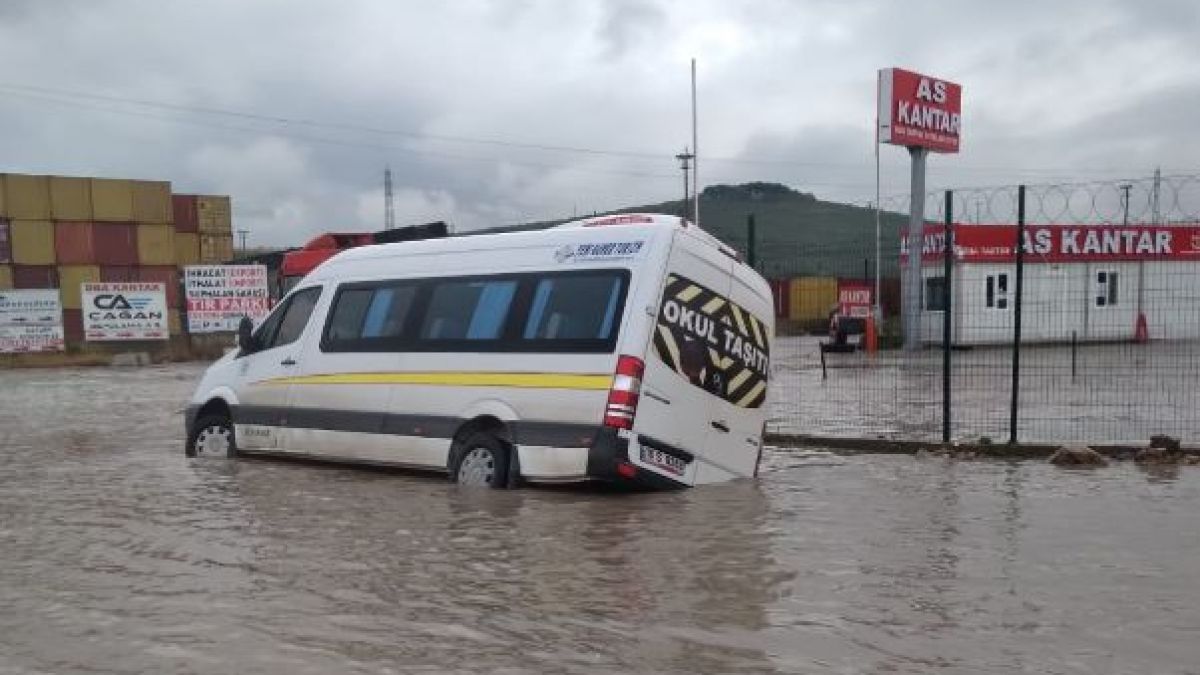 Кошмарен воден ад връхлетя Бурса ВИДЕО 