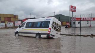 Кошмарен воден ад връхлетя Бурса ВИДЕО 