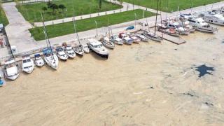 Зловещи кадри от Мраморно море край Истанбул ВИДЕО