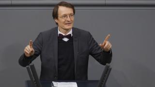 Германски епидемиолог алармира: Нов щам през лятото ще ни докара четвърта вълна