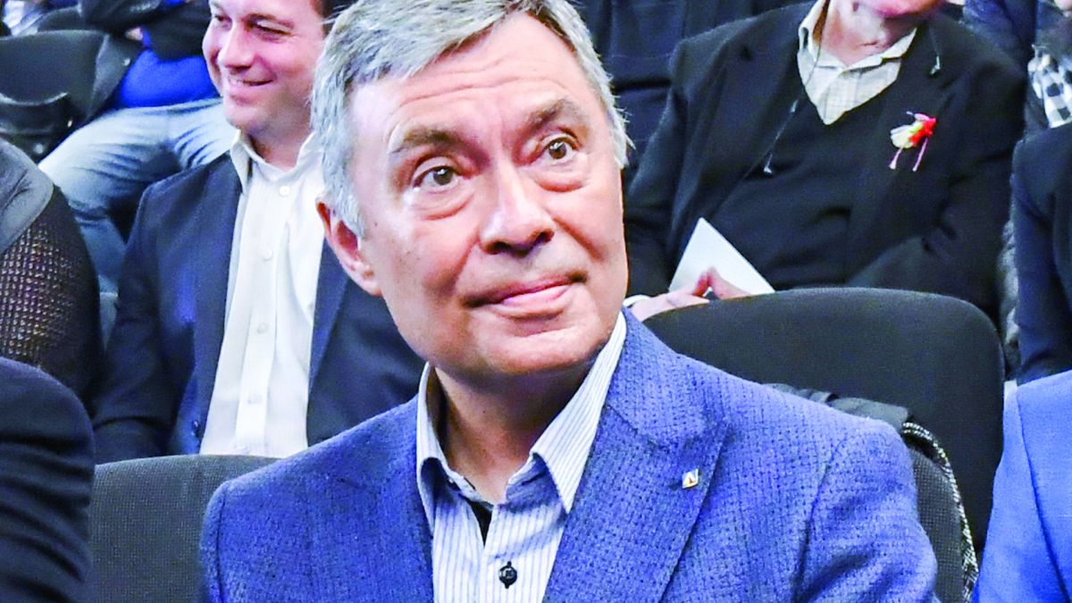 Грамадна горила пази Бобоков, дясната ръка на Божков хукна по ресторанти! 
