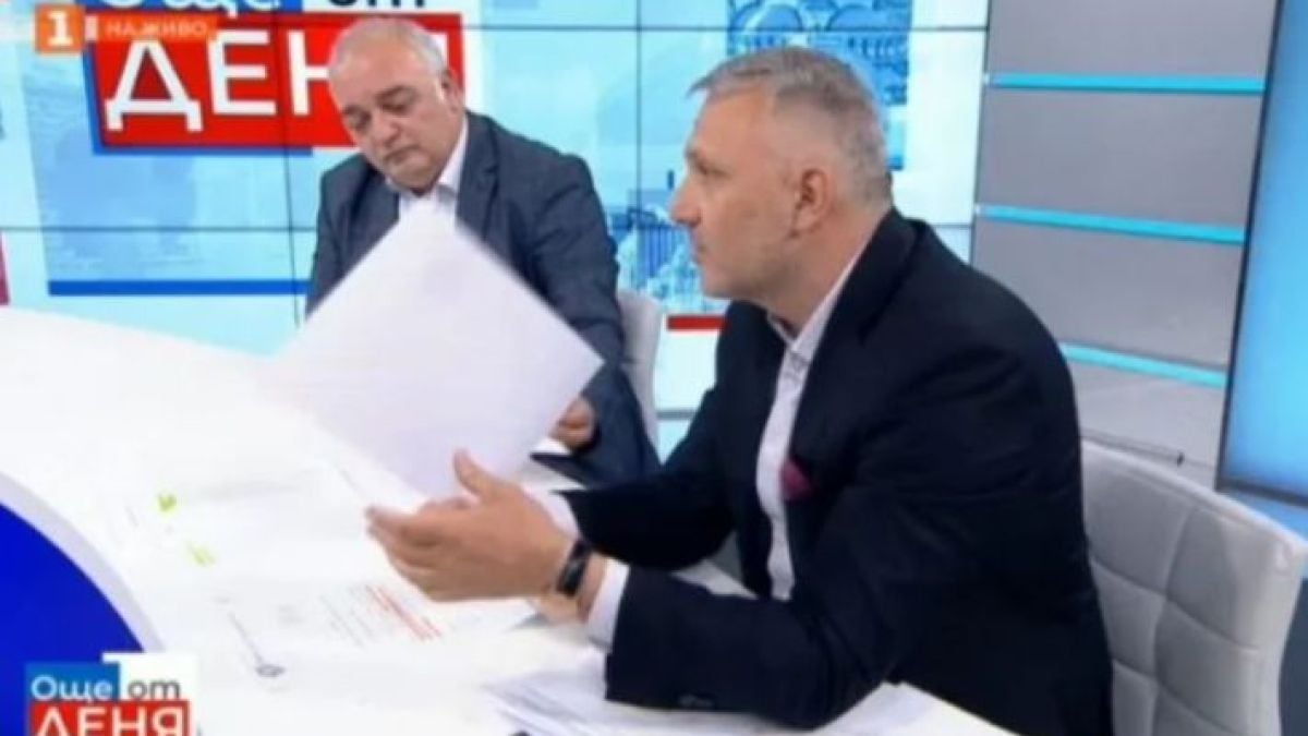 Мрежата ври: Менте ли е този документ за подслушване, който Хаджигенов развя СНИМКИ