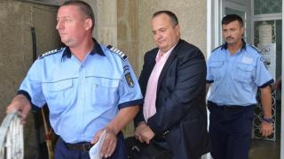 Гърми голям скандал! Аферист се срещна с представители на служебното правителство 