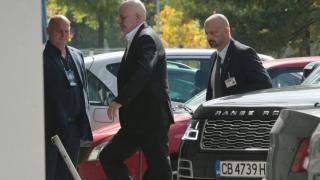 Социолог огласи какво може да се крие зад загадъчното послание на Слави за отговорността от "друга институция"