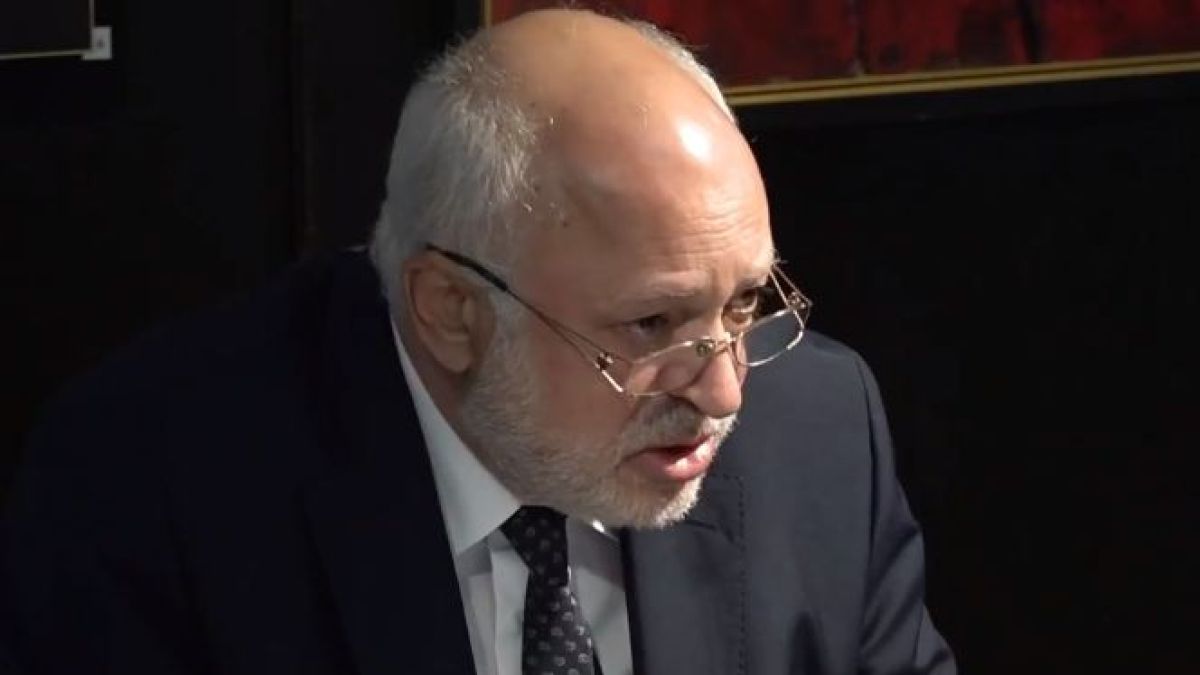 Минеков горещо се застъпи за полицейския шеф от ОПГ-то на Божков