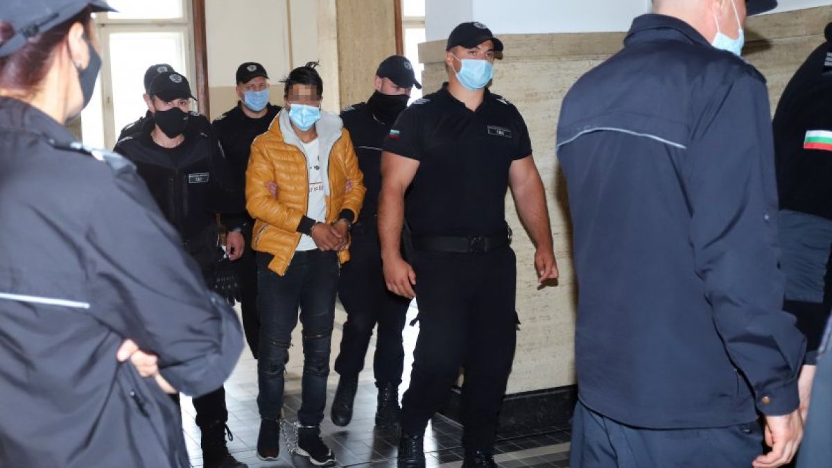 15-г. ученик, убил момиченце в Самоковско, шокира с признание в съда 