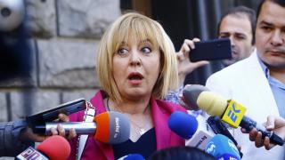Журналистка попита Манолова дали днес е осведомила Рашков къде са Братя Галеви, а тя...