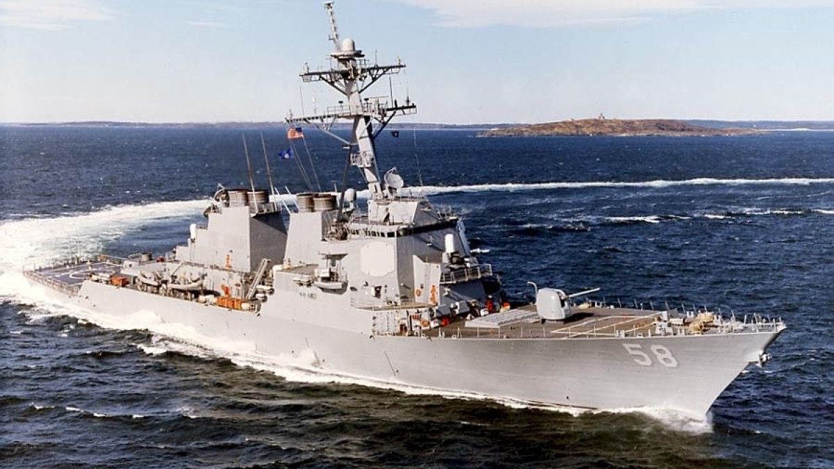 Американски боен кораб с крилати ракети на борда навлезе в Черно море
