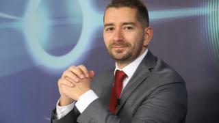 Разгонени гейове налазиха Слави Василев 