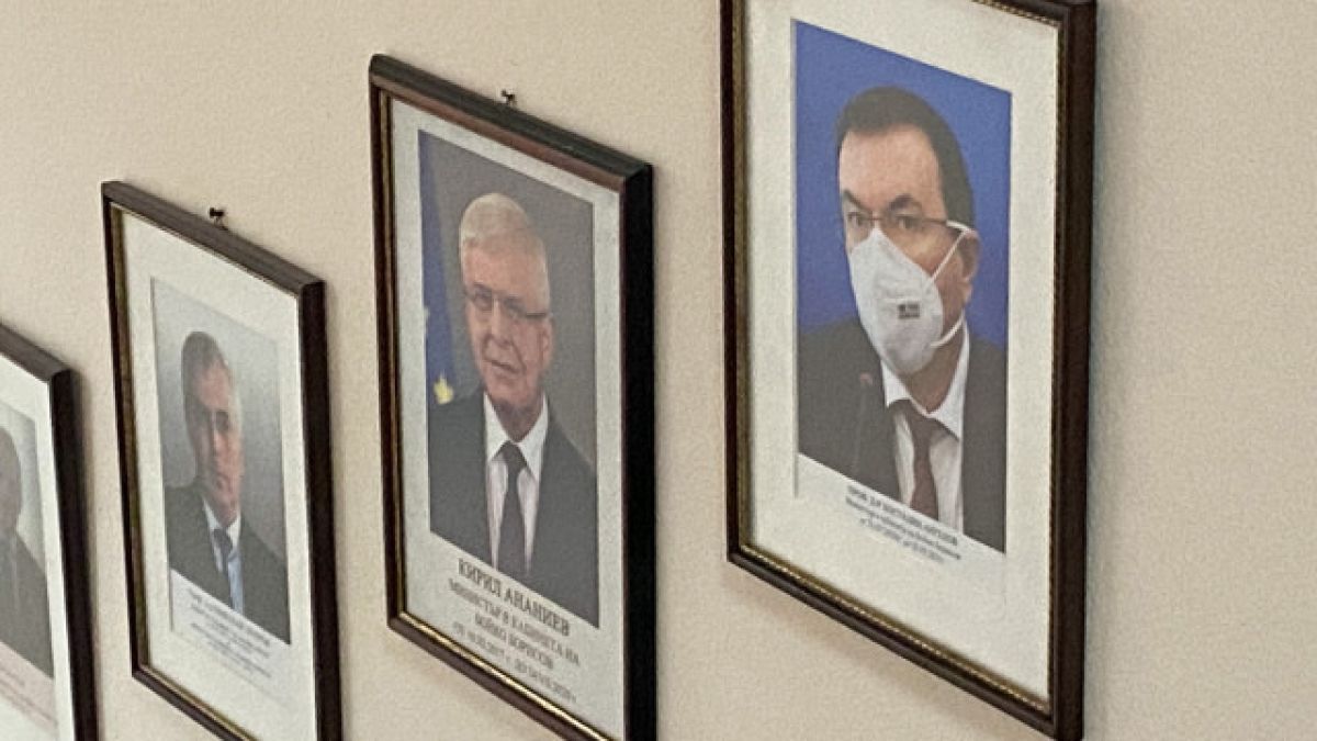 Проф. Костадин Ангелов ще остане в историята на МЗ с тази СНИМКА 