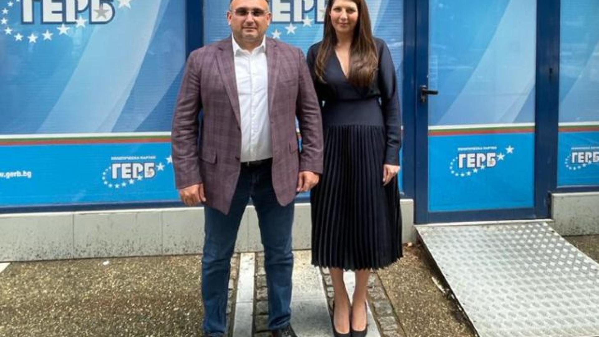 Младен Маринов изумен от млада финансистка в редиците на ГЕРБ СНИМКИ