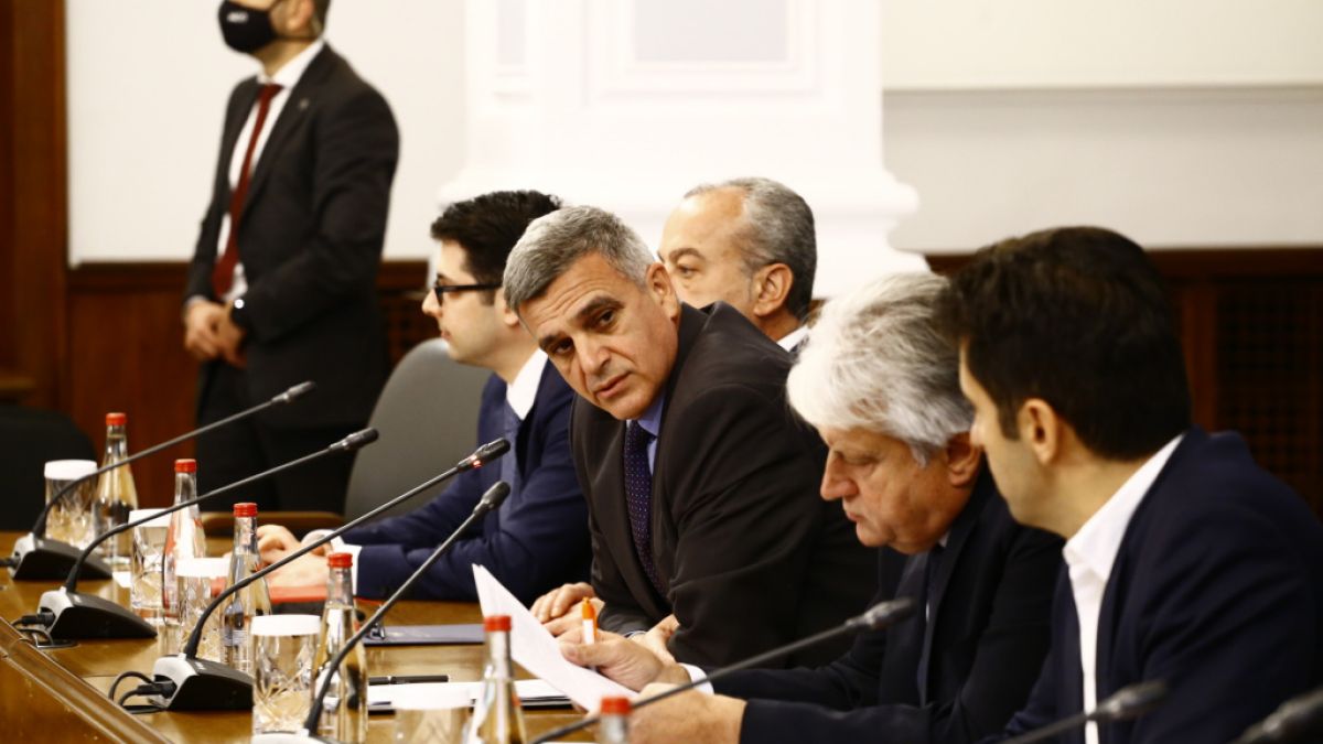 Служебният премиер отчете голям хаос, но оправда министрите си, че... ВИДЕО