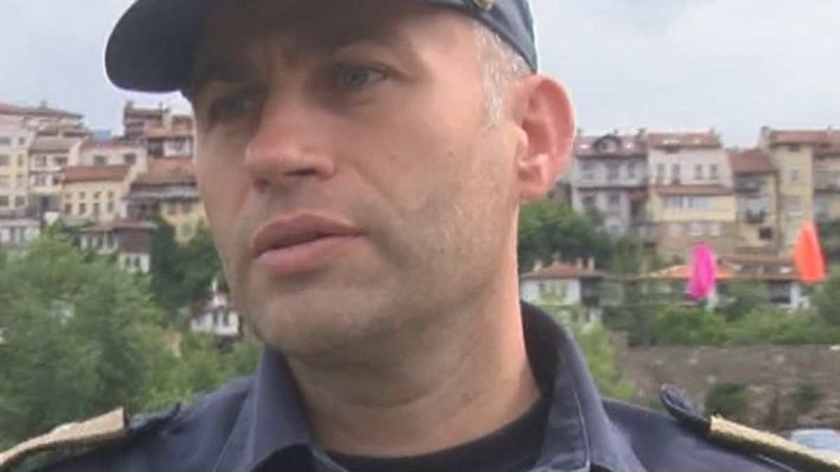 Цялата мрежа говори за този търновски огнеборец, който спаси от сигурна смърт... ВИДЕО 